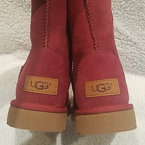 UGG Classic Short II - Picture 2 of 7